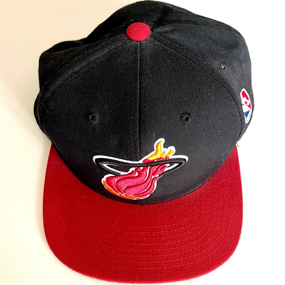 Mitchell & Ness MIAMI HEAT Two-toned SnapBack Hat